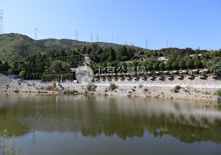 北京门头沟经济型墓地盘点：万佛华侨陵园具体地址在哪儿？陵园内部环境怎么样？官方购墓热线是多少？