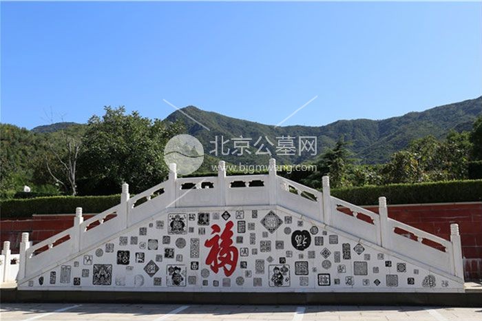 北京门头沟天山陵园具体地址在哪儿？陵园都有那些墓区？可以寄存骨灰吗？官网购墓电话是多少？