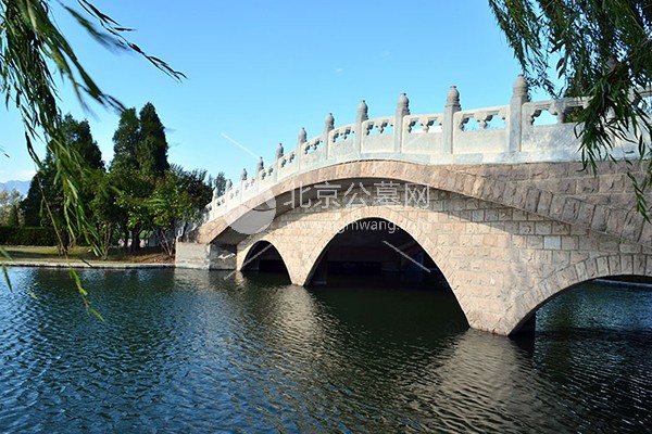 北京周边墓地：中华永久陵园距离北京市区有多远？陵园内部环境怎么样？官网购墓电话是多少？