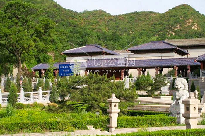 长城华人怀思堂周边有哪些地标？陵园内部环境怎么样？