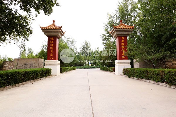 中华永久陵园目前可以提供哪些传统安葬方式？