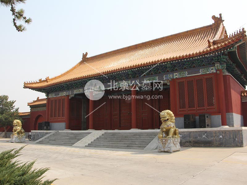 中华永久陵园的建筑风格有何特点？